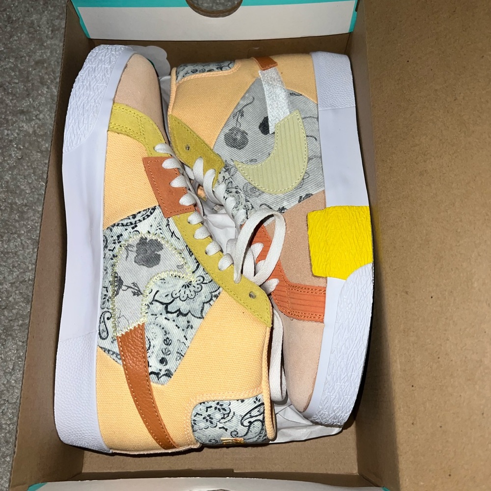 NIKE SB-BRAND NEW IN BOX